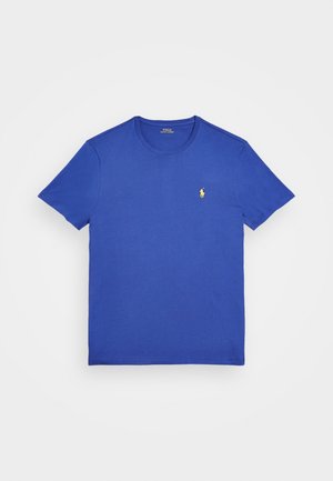 Blaues Baumwoll-T-Shirt mit kurzen Ärmeln und rundem Ausschnitt. Mit einem kleinen, gelb bestickten Logo auf der linken Brust.