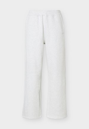 Lichtgrijze joggingbroek met een elastische tailleband en zijzakken, rechte pijpen, getoond tegen een effen achtergrond.