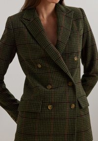 Dubbelgeknoopte groene geruite blazer in een gestructureerde stof, met gouden knopen en zijzakken, voorzien van een klassieke notch lapel.