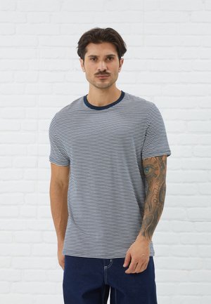 Gestreiftes kurzärmeliges T-Shirt in Marineblau und Weiß, mit einem Rundhalsausschnitt und kontrastierendem marineblauen Saum sowie einer lockeren Passform.