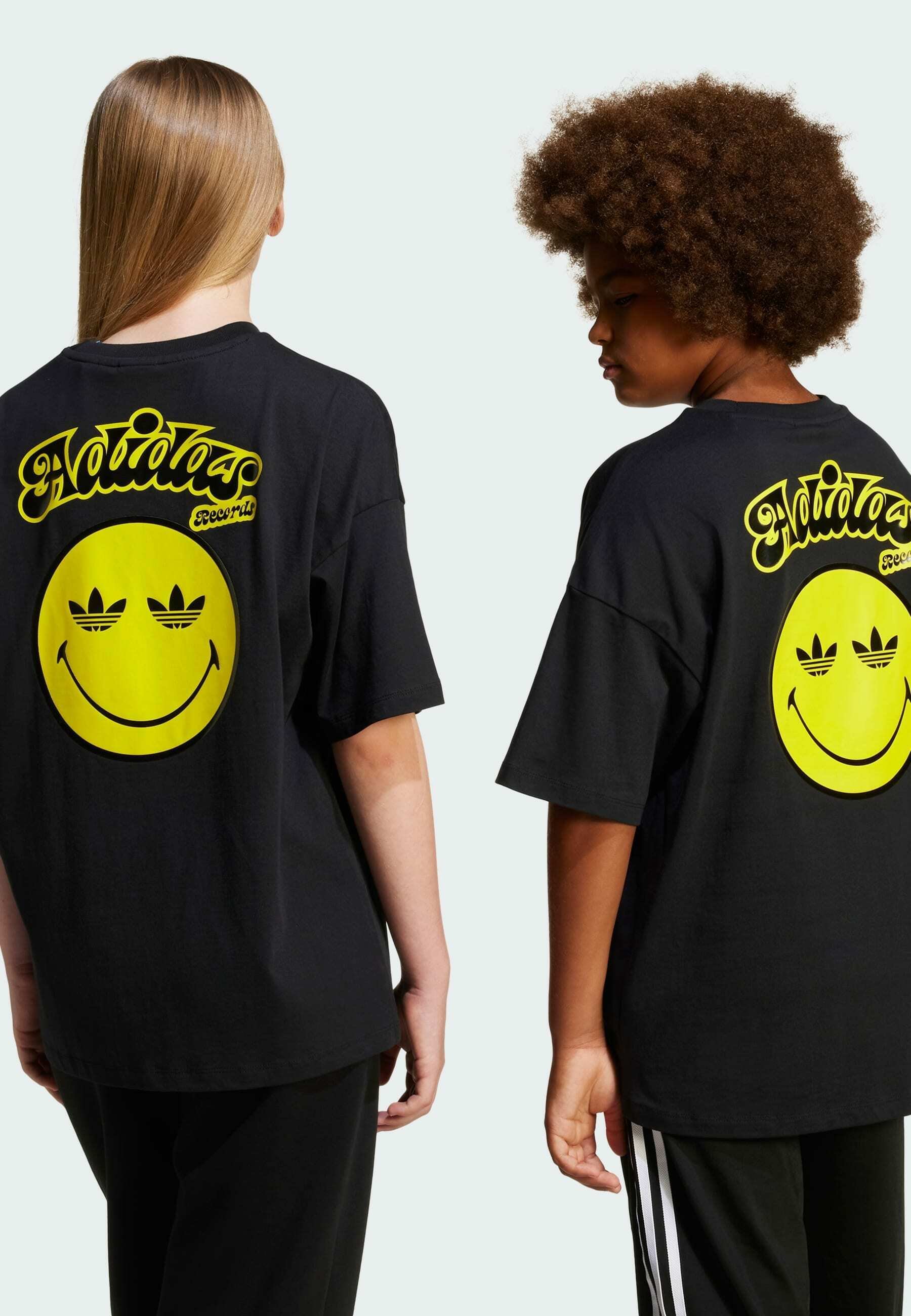 adidas Originals SMILEY WORLD KIDS - Tricou cu imprimeu - black