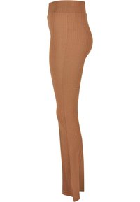 Leggins bruns à côtes avec une taille haute, présentant un design ajusté et une texture lisse. Aucun motif ou accent supplémentaire visible.