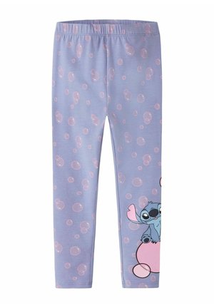 Fioletowe legginsy z różowymi wzorami bąbelkowymi oraz małą niebieską postacią kosmity w stylu kreskówkowym siedzącą na różowej piłce przy dolnej, prawej nogawce.