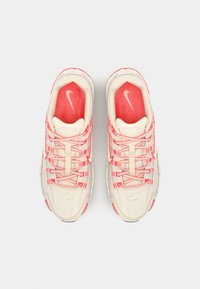 Nike Sportswear P 6000 - Baskets basses - bright crimson/soft pearl/light orewood brown/black/metallic silver