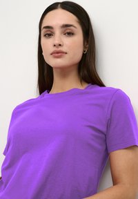 Kaffe KAMARIN - Basic T-shirt - bright violet