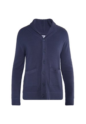 Tmavě modrý svetr s texturovaným vzorem, šálovým límcem, šesti knoflíky a dvěma předními kapsami. Ribovaný lem a rukávy.