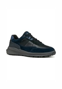 Sneakers blu navy in materiali scamosciato e pelle, con suola in gomma testurizzata, colletto imbottito e design con lacci.