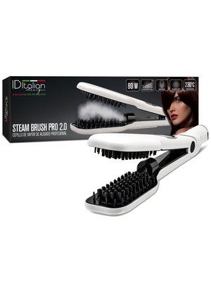 Cepillo de vapor blanco y negro con cerdas, mostrado abierto y emitiendo vapor, al lado de su embalaje negro con una mujer con cabello peinado.