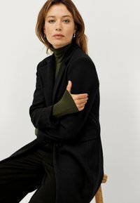 Ellos Collection HILMA - Korte frakker - black
