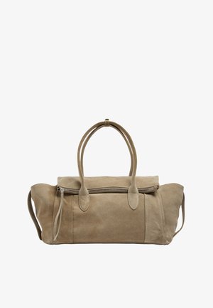 Beżowa torba podróżna z zamszu z podwójnymi uchwytami, zamkiem błyskawicznym i bocznymi paskami do noszenia, na białym tle.