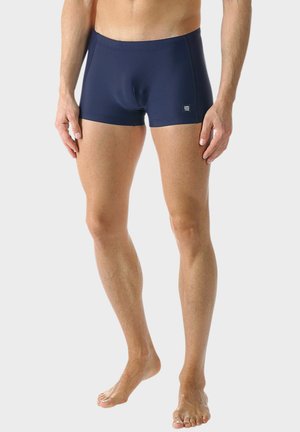 Marineblaue Schwimmshorts aus glattem, dehnbarem Stoff, mit einem engen Schnitt und einem kleinen Logotag an der Seite, geeignet zum Schwimmen.