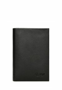 Czarna skórzana teczka o gładkiej fakturze, kwadratowym kształcie, z wytłoczonym logo na dole i minimalistycznym designie. Brak widocznych zapięć lub ozdób.