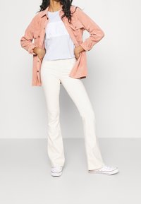 ONLY Flared Jeans - off-white