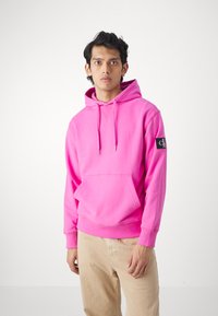 Calvin Klein Jeans BADGE HOODIE - Športni pulover - pink amour