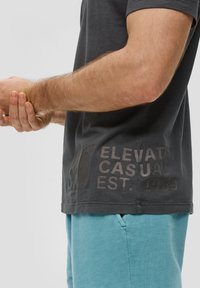 s.Oliver - T-shirt z nadrukiem