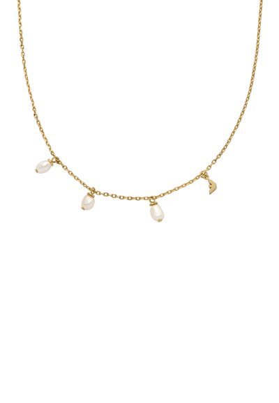 Zlatý řetízek s náhrdelníkem obsahující tři nepravidelně tvarované bílé perly a malý geometrický přívěsek. Řetízek má jemnou texturu.