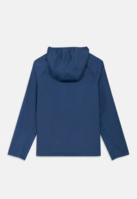 Marineblaue Kapuzenjacke mit glatter Textur, langen Ärmeln und einfachem Design. Verfügt über eine elastische Kapuze und Bündchen.