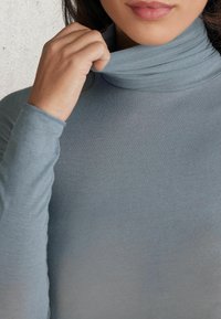 Intimissimi HOCHGESCHLOSSENES ULTRALIGHT - Långärmad tröja - blue
