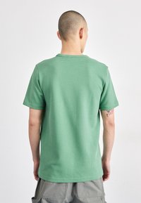 adidas Originals ESS W TEE - Basic T-shirt - preloved green