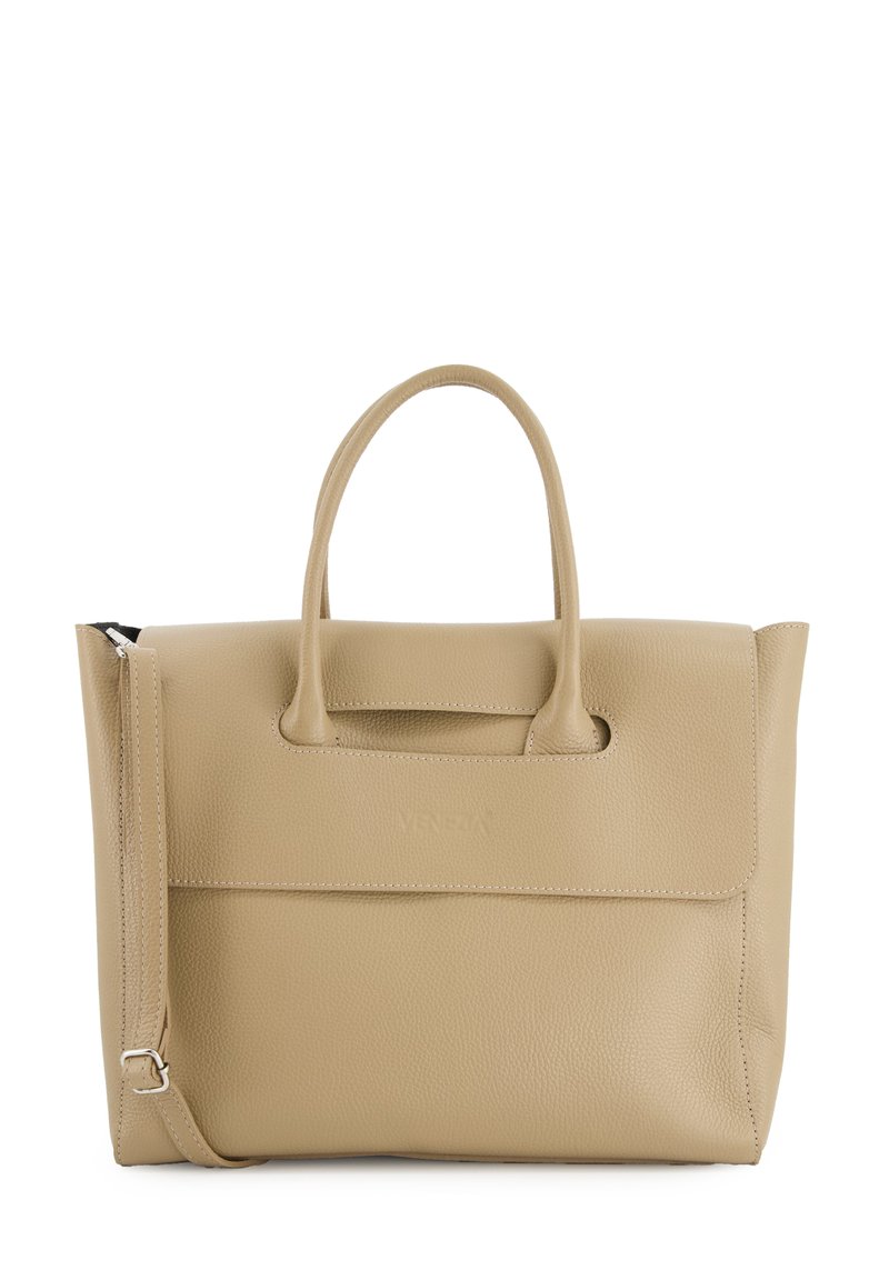 Beige læder tote taske med dobbelte top håndtag, lynlåslukning og en frontlomme. Struktureret overflade med diskret brandingdetalje.