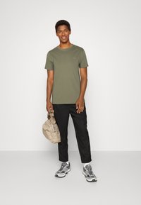 JOOP! Jeans ALPHIS - Jednoduché tričko - bright green