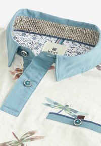 Next STANDARD - Polotričko - white dragonfly