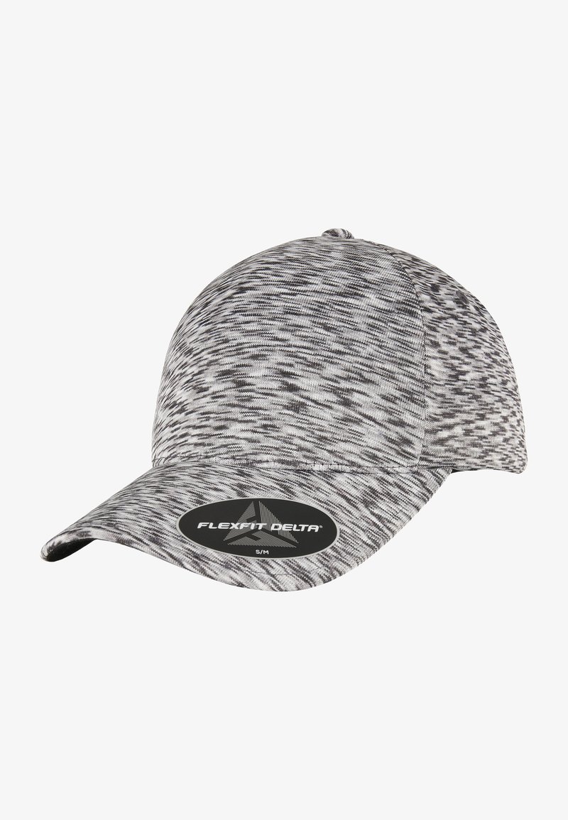 Fekete-fehér mintás sapka ívelt karimával, rugalmas anyagból készült, elöl "Flexfit Delta" címkével. S/M méret.