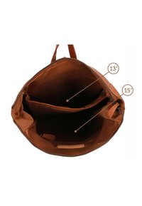 Ruda audinio rankinė su užtrauktuku, turinti dvi vidines kišenes. Nurodyti matmenys: 33 cm ir 38 cm.