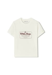 T-shirt en coton blanc avec un col rond et des manches courtes. Présente un design d'étiquette imprimée maroon avec le texte "Rose Blanche" et du texte associé.