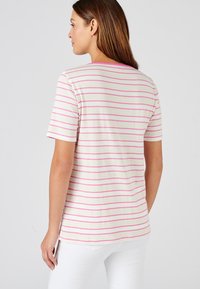 Damart COL TUNISIEN - Camiseta estampada - rayé rose