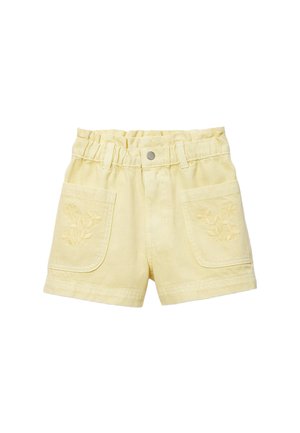 Shorts jaune clair pour tout-petit avec ceinture élastique, bouton pression à l'avant, passants pour ceinture et motifs floraux brodés sur les poches avant.