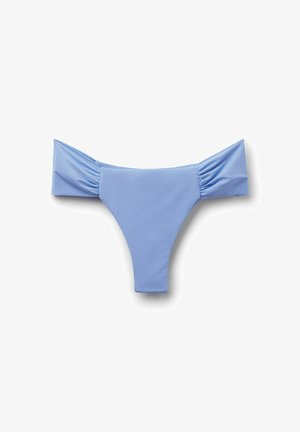 Hellblauer Bikini-Slip für Damen mit gerafften, breiten Seitenträgern, flach auf weißem Hintergrund präsentiert.