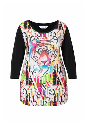 T-shirt graphique coloré avec un design de tigre et des lettres multicolores sur un fond blanc. Manches longues noires et col rond.