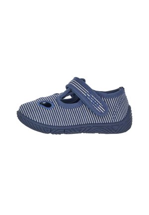 Scarpina per bambini blu navy con strisce bianche, superiore in tessuto, cinturino in Velcro regolabile, fori circolari e suola in gomma testurizzata.