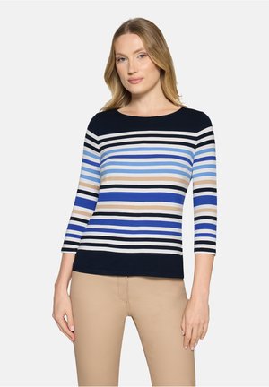 Pull rayé bleu, marine, beige et noir. Manches trois-quarts et encolure ronde. Confectionné dans un tissu lisse.