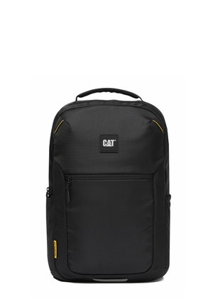 Mochila rectangular negra con asa superior, bolsillo delantero con cremallera y detalles amarillos, con el logo de CAT en el centro.