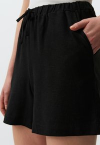 Jimmy Key WITH TIE WAIST - Pantaloni sportivi - black