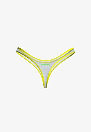 String gris transparent avec bordure jaune néon et logo vert "Maison Close" centré sur la ceinture avant.