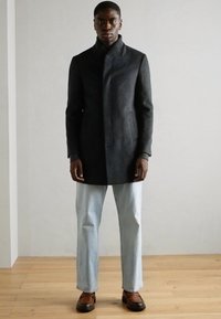 Isaac Dewhirst HIDDEN BUTTON PLACKET - Abrigo corto - dark grey