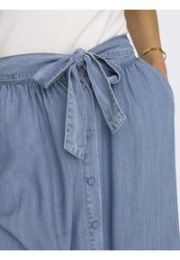 Thumbnail Image 5