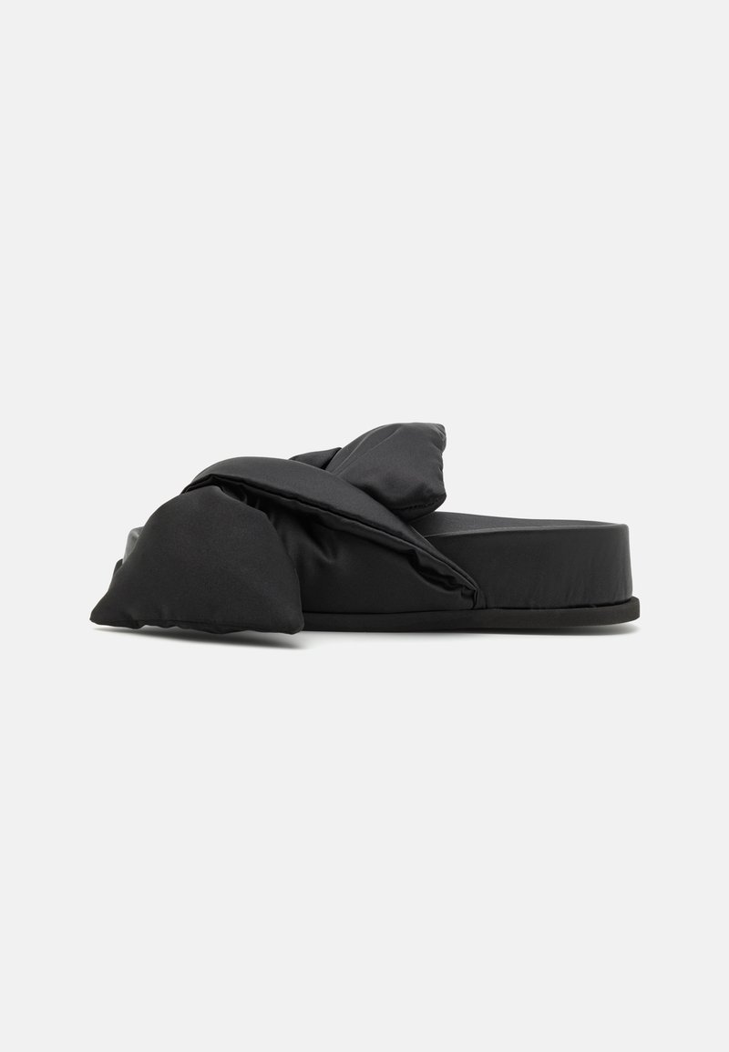 N°21 FLAT - Šľapky - black
