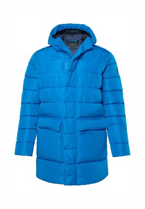 Manteau en doudoune bleu avec capuche, présentant des sections matelassées, deux poches avant et une fermeture par clip. Texturé doux et lisse. Légèrement rembourré.