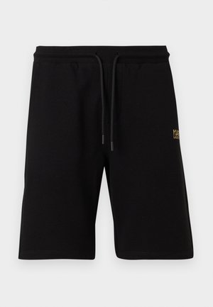 Čierne šortky po kolená so sťahovacou šnúrkou, bočnými vreckami a malým zlatým logom na pravej stehne na jednoduchom svetlom pozadí.