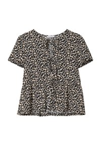 Haut à manches courtes en tissu beige avec un imprimé léopard noir, muni d'un ourlet peplum, d'un col rond et de détails de fermeture à boutons sur le devant.