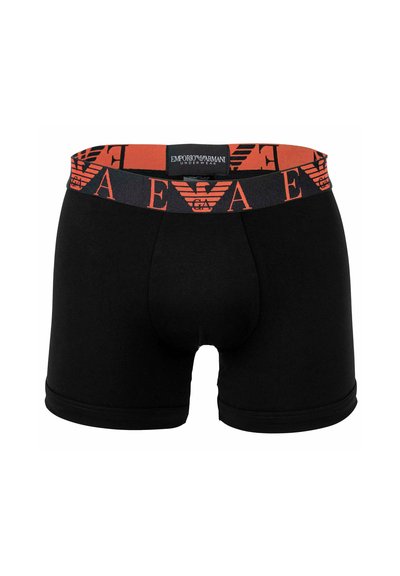 Zwarte boxershort van katoen met een geplooide elastische tailleband in het rood, featuring het Emporio Armani-logo in contrasterende kleuren.