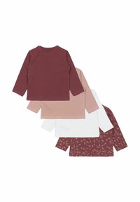 Fyra långärmade barnskjortor i burgundy, ljusrosa, vit och ett mönstrat mörkröd med små blommönster; mjukt bomullsmaterial.