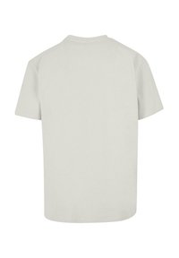 Lichtgrijs t-shirt met korte mouwen en ronde hals, gemaakt van katoen, met een eenvoudig ontwerp en een zachte textuur zonder grafische afbeeldingen of patronen.
