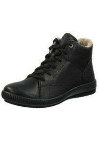Bottines en cuir noir avec une finition texturée, dotées d'une doublure en fausse fourrure, d'un embout rond et d'une semelle plate en caoutchouc. Design à lacets avec œillets en métal.