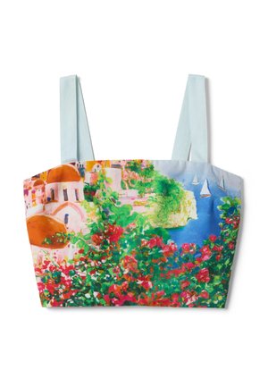 Crop top met lichtblauwe bandjes met een kleurrijke mediterrane kustscène met gebouwen, groen, bloemen en zeilboten op blauw water.