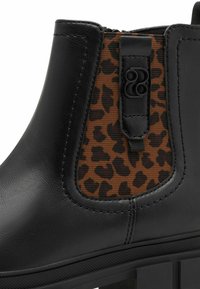 s.Oliver Stivaletti con plateau - black leopard